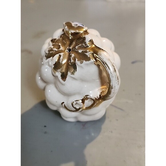 Vintage White Ceramic Grape Salt & Pepper Shakers – Gold Leaf Mid-Century - Picture 6 of 15